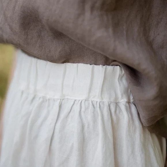 NWOT La Petite Alice Violete Skirt White Size Medium Petite